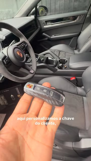 Chave de Porsche personalizada em fibra de carbono